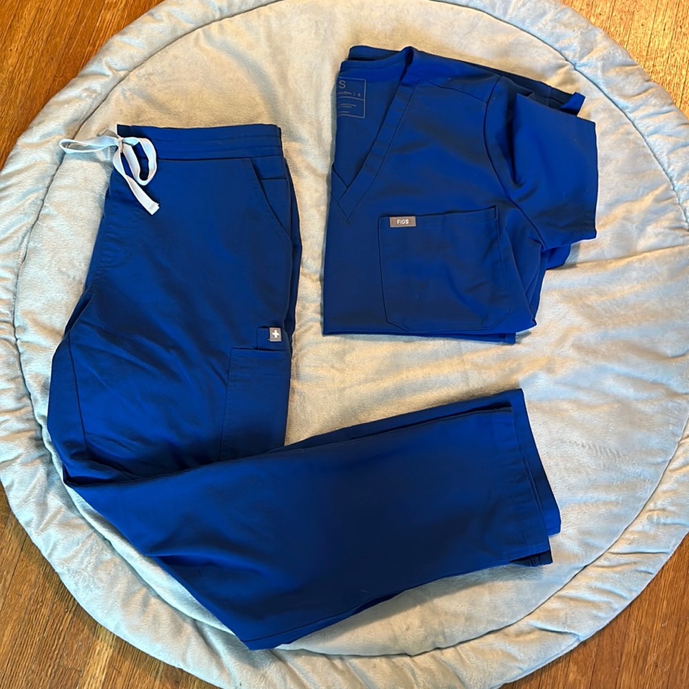 Figs Scrub Top-Winning Blue